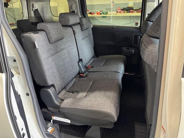 シエンタ ハイブリッドＺ　両側パワースライドドア　純正１０．５インチディスプレイオーディオ　バックモニター　ドライブレコーダー　シートヒーター　７人乗り（13枚目）