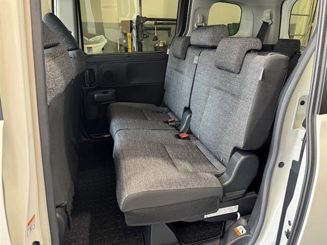 シエンタ ハイブリッドＺ　両側パワースライドドア　純正１０．５インチディスプレイオーディオ　バックモニター　ドライブレコーダー　シートヒーター　７人乗り（14枚目）