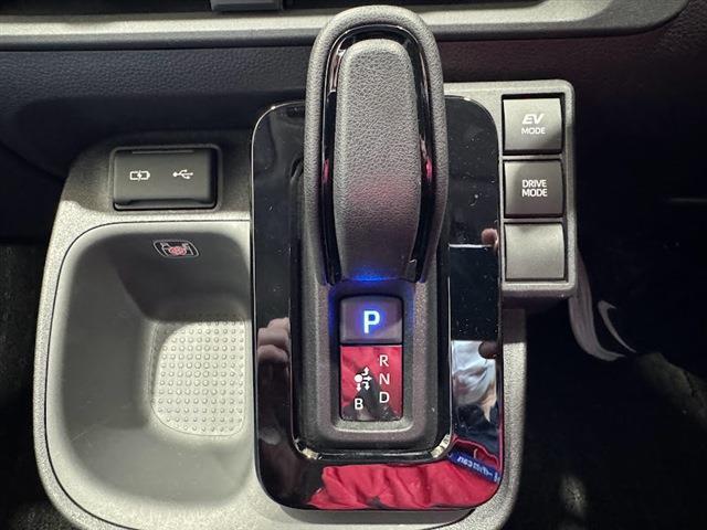 シエンタ ハイブリッドＺ　両側パワースライドドア　純正１０．５インチディスプレイオーディオ　バックモニター　ドライブレコーダー　シートヒーター　７人乗り（30枚目）