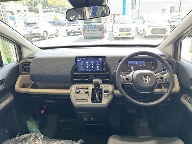 フリード ｅ：ＨＥＶエアー　ＥＸ　両側パワースライドドア　ホンダセンシング　純正ディスプレイオーディオ　フルセグＴＶ　Ｂｌｕｅｔｏｏｔｈ　ＥＴＣ車載器　アダプティブクルーズコントロール　クリアランスソナー（10枚目）