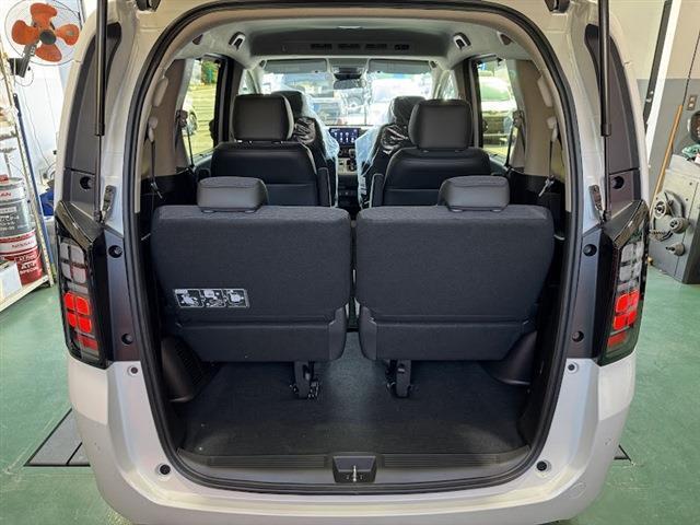 フリード ｅ：ＨＥＶエアー　ＥＸ　両側パワースライドドア　ホンダセンシング　純正ディスプレイオーディオ　フルセグＴＶ　Ｂｌｕｅｔｏｏｔｈ　ＥＴＣ車載器　アダプティブクルーズコントロール　クリアランスソナー（15枚目）