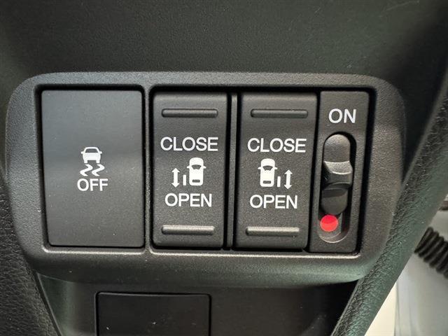 フリード ｅ：ＨＥＶエアー　ＥＸ　両側パワースライドドア　ホンダセンシング　純正ディスプレイオーディオ　フルセグＴＶ　Ｂｌｕｅｔｏｏｔｈ　ＥＴＣ車載器　アダプティブクルーズコントロール　クリアランスソナー（21枚目）