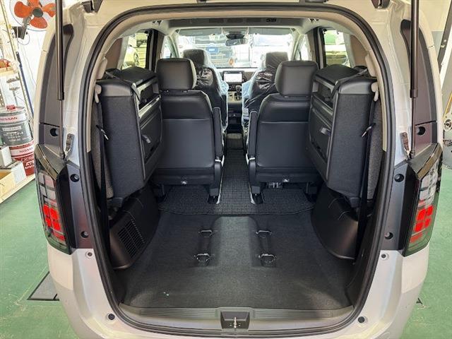 フリード ｅ：ＨＥＶエアー　ＥＸ　両側パワースライドドア　ホンダセンシング　純正ディスプレイオーディオ　フルセグＴＶ　Ｂｌｕｅｔｏｏｔｈ　ＥＴＣ車載器　アダプティブクルーズコントロール　クリアランスソナー（34枚目）