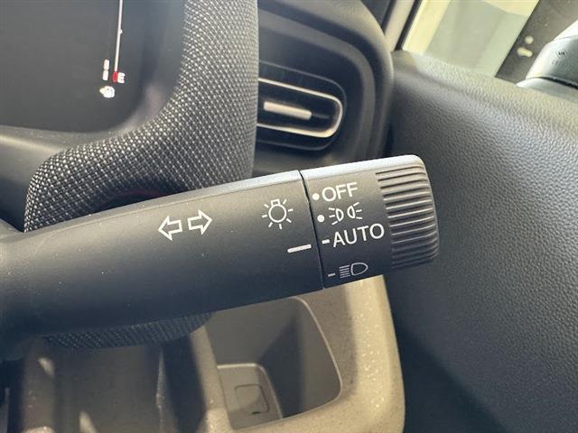 フリード ｅ：ＨＥＶエアー　ＥＸ　両側パワースライドドア　ホンダセンシング　純正ディスプレイオーディオ　フルセグＴＶ　Ｂｌｕｅｔｏｏｔｈ　ＥＴＣ車載器　アダプティブクルーズコントロール　クリアランスソナー（35枚目）