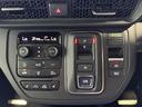 【電動パーキングホールド】ボタン一つで駐車ブレーキをかけられ、安全性と利便性を両立します。