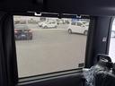 【リアロールサンシェード】強い日差しをカット。後部座席の快適性を高め、車内温度の上昇も抑えます。