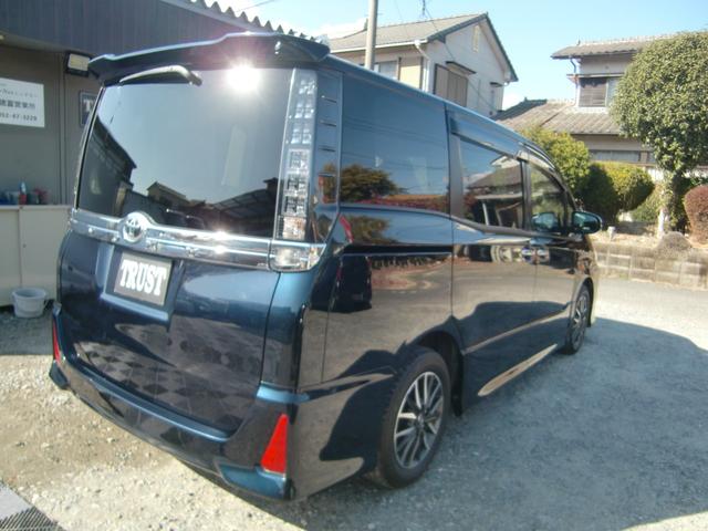 ヴォクシー ＺＳ　煌　純正９インチナビ　フルセグ　後席１１インチフィリップダウンモニター　Ｂｌｕｅｔｏｏｔｈオーディオ　両側パワースライドドア　ＬＥＤヘッドライト　ＥＴＣ　プッシュスタート　スマートキー　オートエアコン（7枚目）