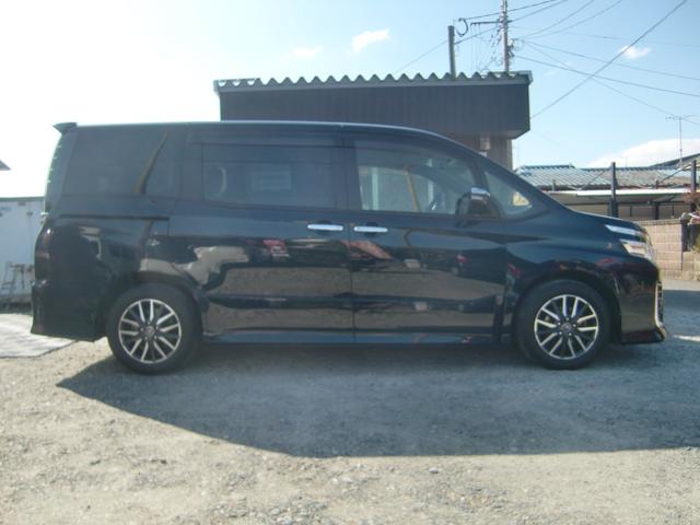 ヴォクシー ＺＳ　煌　純正９インチナビ　フルセグ　後席１１インチフィリップダウンモニター　Ｂｌｕｅｔｏｏｔｈオーディオ　両側パワースライドドア　ＬＥＤヘッドライト　ＥＴＣ　プッシュスタート　スマートキー　オートエアコン（13枚目）