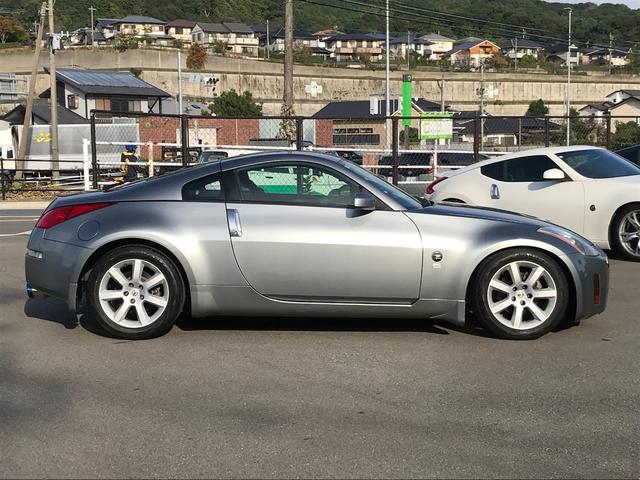 フェアレディＺ ベースグレード　トラストマフラー・キセノンライト・純正アルミ・純正ナビ・Ｂカメラ・ＥＴＣ（3枚目）