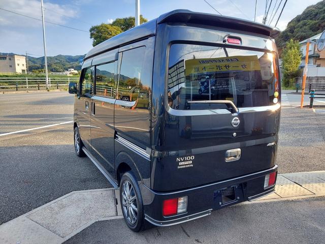 ＮＶ１００クリッパーバン ＤＸ　ハイルーフ　５ＡＧＳ車　４ＷＤ　オートマ　フル装備　ＤＶＤナビ　ワンセグ　社外タコメーター　ＬＥＤライト　ＥＴＣ　リヤスポイラー　社外アルミ付（5枚目）