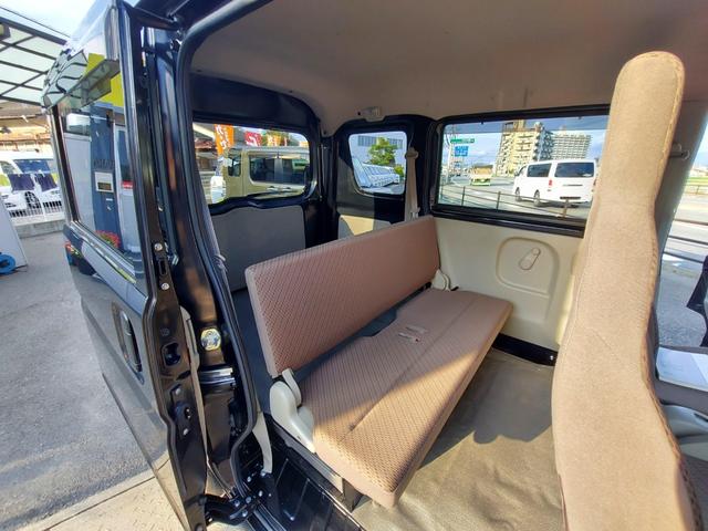 ＮＶ１００クリッパーバン ＤＸ　ハイルーフ　５ＡＧＳ車　４ＷＤ　オートマ　フル装備　ＤＶＤナビ　ワンセグ　社外タコメーター　ＬＥＤライト　ＥＴＣ　リヤスポイラー　社外アルミ付（23枚目）