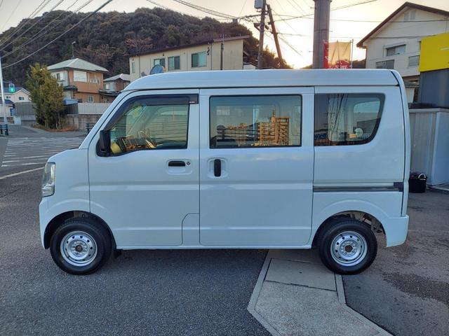 エブリイ ＰＡ　ハイルーフ　５ＡＧＳ車　４ＷＤ　オートマ　エアコン　２ｎｄ発進　スタッドレスタイヤ　タイヤチェーン　左リヤインナー小歪み　切り替え式４ＷＤ（4枚目）