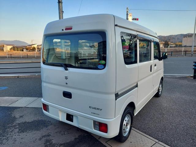 エブリイ ＰＡ　ハイルーフ　５ＡＧＳ車　４ＷＤ　オートマ　エアコン　２ｎｄ発進　スタッドレスタイヤ　タイヤチェーン　左リヤインナー小歪み　切り替え式４ＷＤ（7枚目）