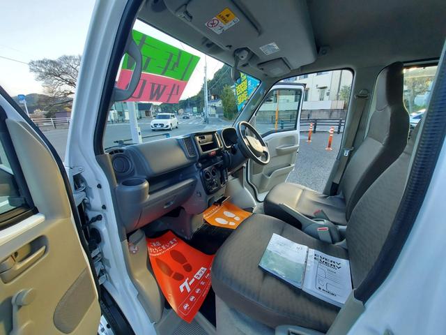 エブリイ ＰＡ　ハイルーフ　５ＡＧＳ車　４ＷＤ　オートマ　エアコン　２ｎｄ発進　スタッドレスタイヤ　タイヤチェーン　左リヤインナー小歪み　切り替え式４ＷＤ（20枚目）