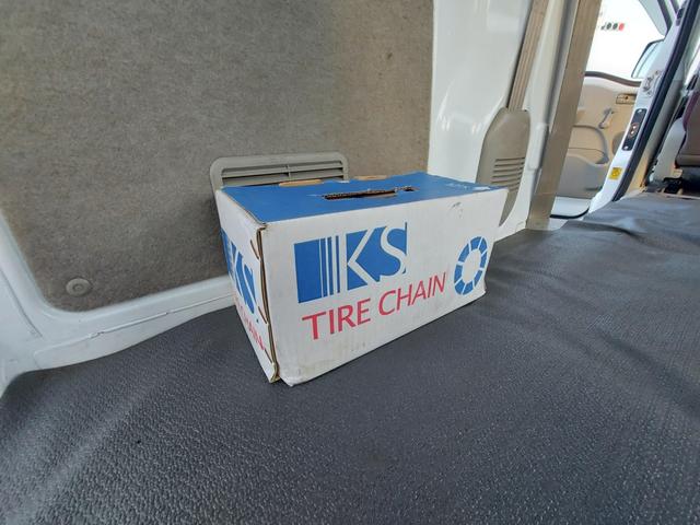 エブリイ ＰＡ　ハイルーフ　５ＡＧＳ車　４ＷＤ　オートマ　エアコン　２ｎｄ発進　スタッドレスタイヤ　タイヤチェーン　左リヤインナー小歪み　切り替え式４ＷＤ（25枚目）