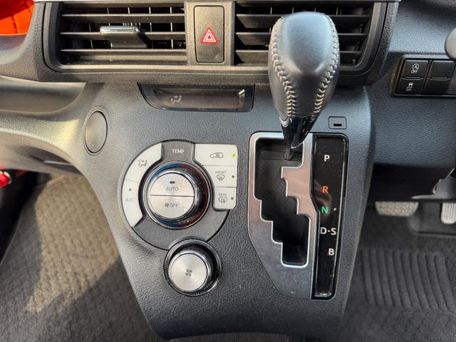 シエンタ Ｇ　クエロ　７人乗り．ＥＴＣ．パノラミックビューモニター．シートヒーター．ステアリングヒーター．タイヤ新品交換．オートマチックハイビーム（11枚目）