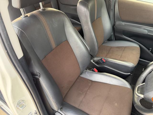 シエンタ Ｇ　クエロ　７人乗り．ＥＴＣ．パノラミックビューモニター．シートヒーター．ステアリングヒーター．タイヤ新品交換．オートマチックハイビーム（12枚目）