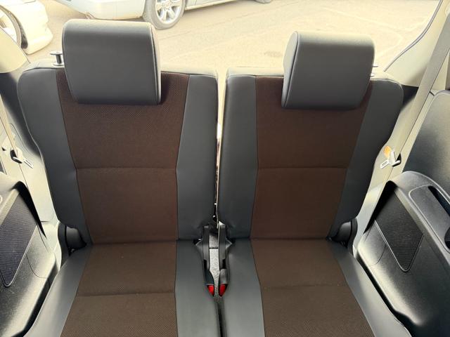 シエンタ Ｇ　クエロ　７人乗り．ＥＴＣ．パノラミックビューモニター．シートヒーター．ステアリングヒーター．タイヤ新品交換．オートマチックハイビーム（14枚目）