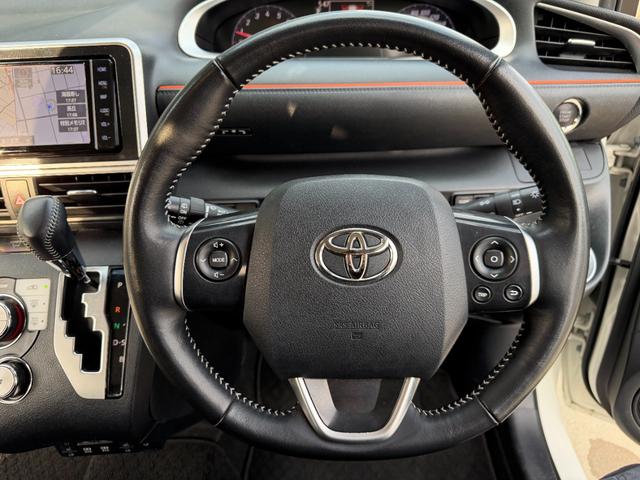 シエンタ Ｇ　クエロ　７人乗り．ＥＴＣ．パノラミックビューモニター．シートヒーター．ステアリングヒーター．タイヤ新品交換．オートマチックハイビーム（16枚目）