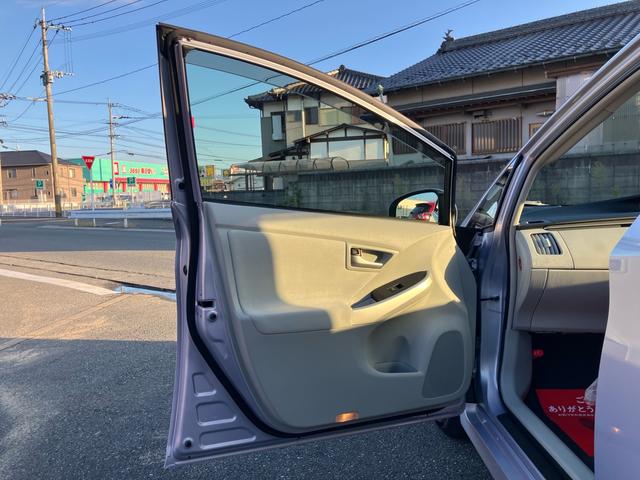 プリウス S ☆新品バッテリー交換☆新品ワイパー交換☆新品ACフィルター交換☆オイル、オイルエレメント(ワコーズ)交換☆フルセグナビ☆バックカメラ☆ETC☆内外装クリーニング済☆ポリマーコート済(38枚目)