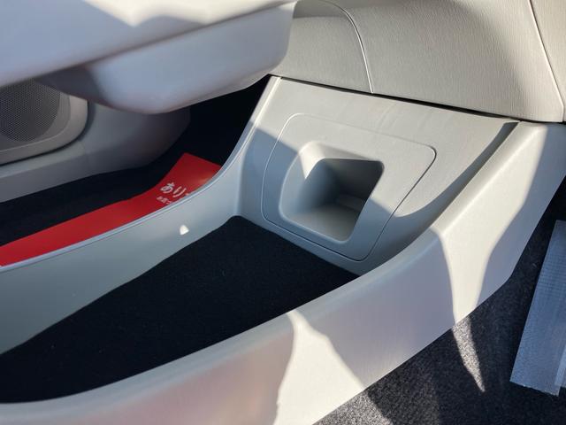 プリウス S ☆新品バッテリー交換☆新品ワイパー交換☆新品ACフィルター交換☆オイル、オイルエレメント(ワコーズ)交換☆フルセグナビ☆バックカメラ☆ETC☆内外装クリーニング済☆ポリマーコート済(52枚目)