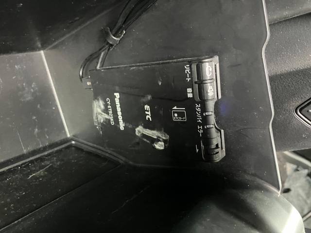 スペーシアカスタムＺ ユーティリティパッケージ／サポカー　衝突安全ボディ　衝突被害軽減システム　アイドリングストップ　プッシュスタート　スライドドア　純正ナビ　ＥＴＣ　オートエアコン　シートヒーター　横滑り防止機能　盗難防止システム（12枚目）