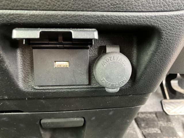 スペーシアカスタムＺ ユーティリティパッケージ／サポカー　衝突安全ボディ　衝突被害軽減システム　アイドリングストップ　プッシュスタート　スライドドア　純正ナビ　ＥＴＣ　オートエアコン　シートヒーター　横滑り防止機能　盗難防止システム（24枚目）