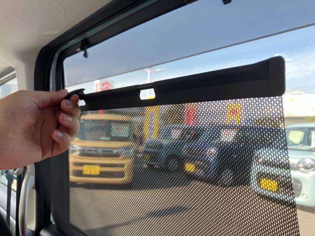 �����h�A�ɂ́A�����z�˂����玺�������y���[���T���V�F�[�h�z�t�B