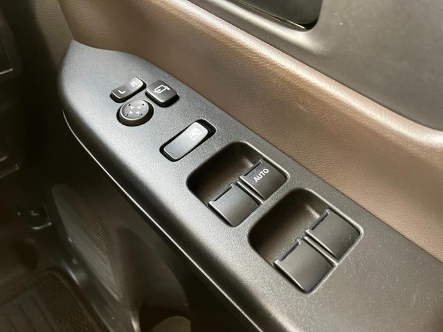 �^�]�ȃh�A�A�[�����X�g�ɁA�y�����R���h�A�~���[�z�y�p���[�E�B���h�E�z�X�C�b�`����B�茳�ő��색�N���N�B