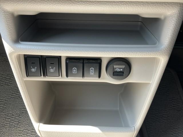 スマートフォンや携帯電話と直接ケーブルで接続して充電もできる【ＵＳＢソケット】寒い日もぽかぽか♪【シートヒーター】