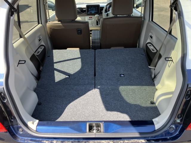 シートを倒せば大きな荷物も積めますね♪