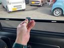 ギア　ＨＹＢＲＩＤ　ＸＺ／サポカー　スズキコネクト対応通信機装着車　全方位モニター付メモリーナビ　衝突安全ボディ　衝突被害軽減システム　アイドリングストップ　スライドドア　オートライト　シートヒーター　盗難防止システム（33枚目）
