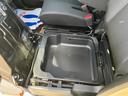 助手席下は取り外し可能な【シートアンダーボックス】付★メンテナンス用品やアウトドアギアなどの収納に♪