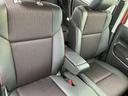 運転しやすいゆったり空間♪ベンチシートで足元すっきり！