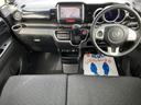 ブラックを基調としたクールデザイン。インパネシフト、フットブレーキで足元や運転席のスペースも広々。