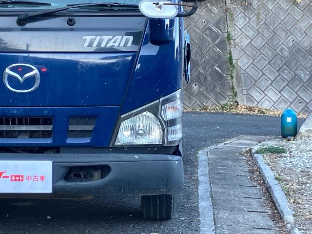 タイタントラック 　５速マニュアル　パワーステアリング　エアコン（5枚目）