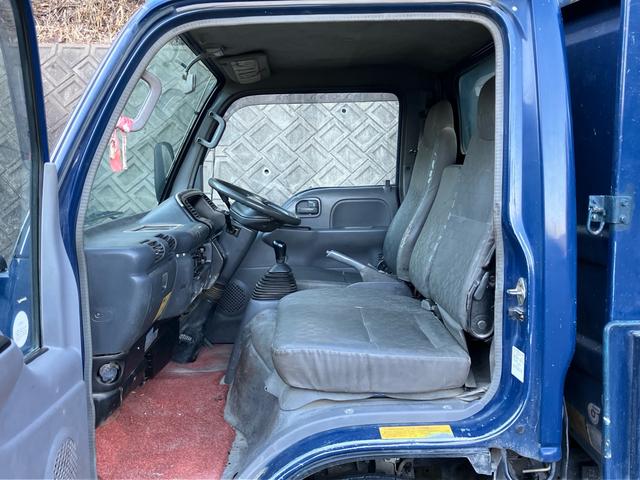 タイタントラック 　５速マニュアル　パワーステアリング　エアコン（21枚目）