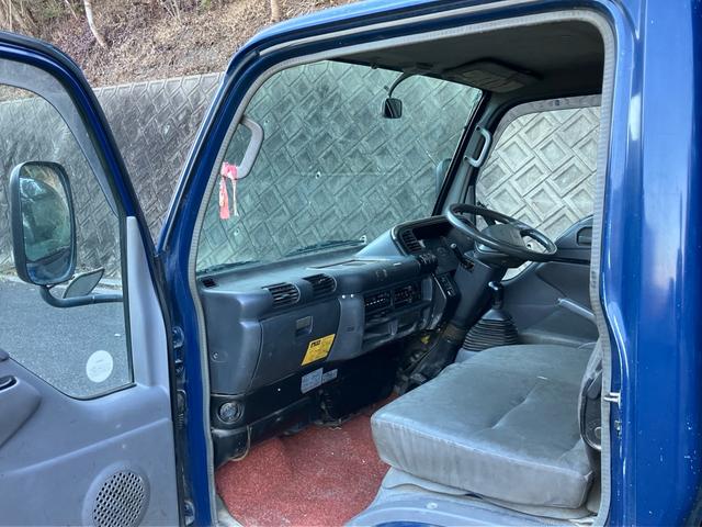 タイタントラック 　５速マニュアル　パワーステアリング　エアコン（22枚目）