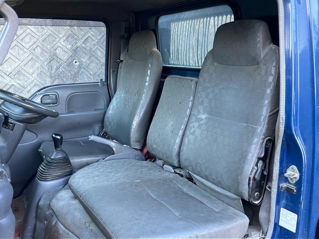 タイタントラック 　５速マニュアル　パワーステアリング　エアコン（23枚目）