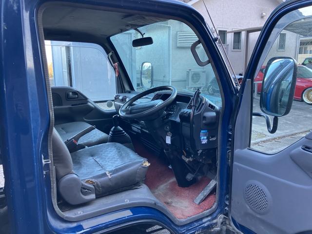 タイタントラック 　５速マニュアル　パワーステアリング　エアコン（26枚目）