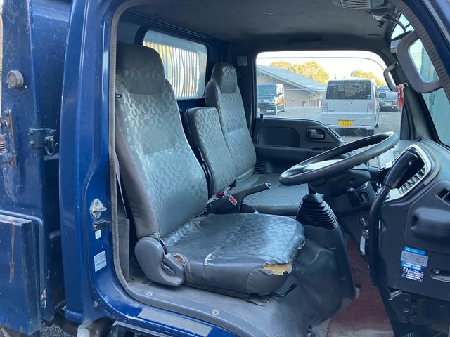 タイタントラック 　５速マニュアル　パワーステアリング　エアコン（27枚目）