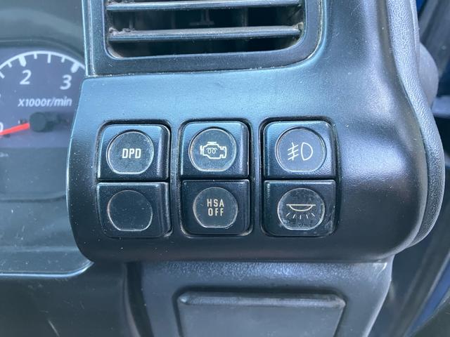 タイタントラック 　５速マニュアル　パワーステアリング　エアコン（28枚目）