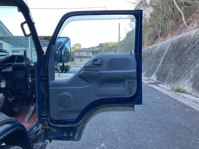 タイタントラック 　５速マニュアル　パワーステアリング　エアコン（29枚目）