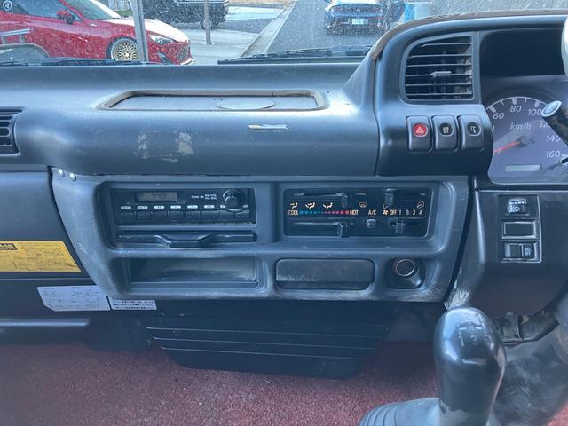 タイタントラック 　５速マニュアル　パワーステアリング　エアコン（30枚目）