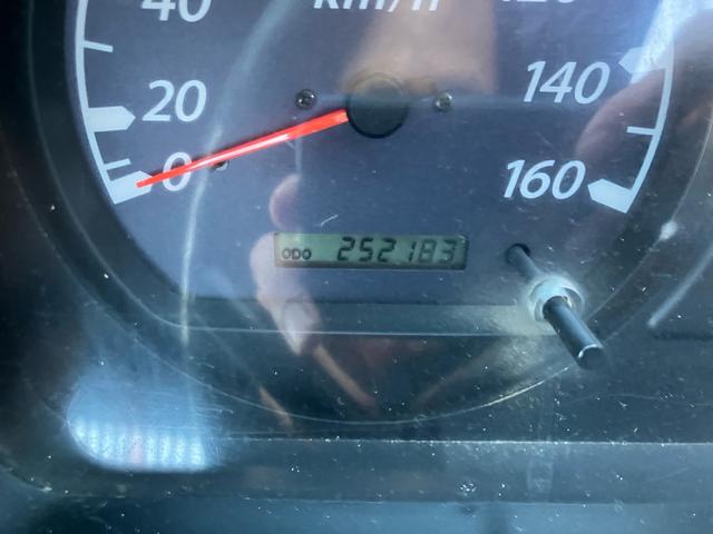 タイタントラック 　５速マニュアル　パワーステアリング　エアコン（34枚目）