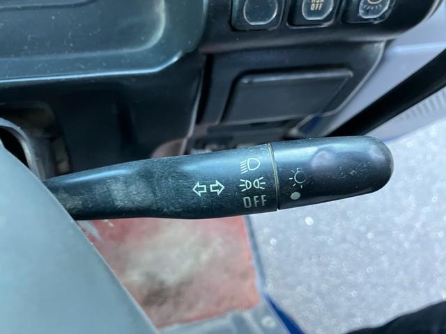 タイタントラック 　５速マニュアル　パワーステアリング　エアコン（37枚目）