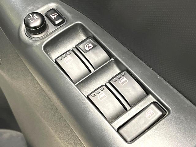 カスタムX 禁煙車 フルセグTV 電動スライドドア ETC Bluetooth再生 オートエアコン プライバシーガラス 衝突安全ボディ 盗難防止システム 電動格納ミラー(31枚目)