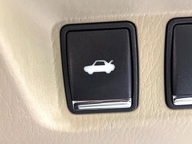 フーガ ２５０ＧＴ　禁煙車　純正ナビ　全周囲カメラ　クルーズコントロール　ＥＴＣ　ＬＥＤヘッドライト　ＬＥＤフロントフォグ　クリアランスソナー　純正１８インチアルミホイール　オートエアコン　オートライト　スマートキー（44枚目）