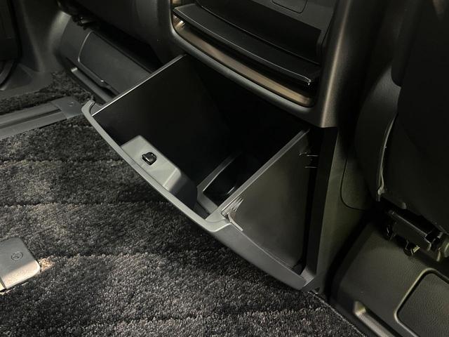 アルファードハイブリッド Ｚ　禁煙車　両側電動スライドドア　ガラスルーフ　モデリスタ　衝突軽減装置　レーダークルーズ　全周囲カメラ　フルセグ　ＥＴＣ２．０　Ｂｌｕｅｔｏｏｔｈ　シートベンチレーション　パワーシート　パワーバックドア（77枚目）