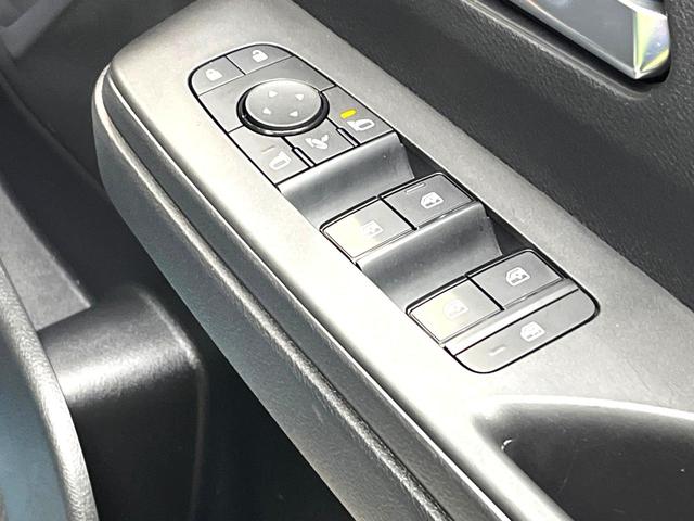 セレナ ｅ－パワー　ルキシオン　禁煙車　１２．３型コネクトナビ　両側電動ドア　衝突軽減　全周囲カメラ　プロパイロット　ＥＴＣ　フルセグ　Ｂｌｕｅｔｏｏｔｈ　ＡＣ１００Ｖ電源　２トーンカラー　合皮シート　デジタルインナーミラー（77枚目）